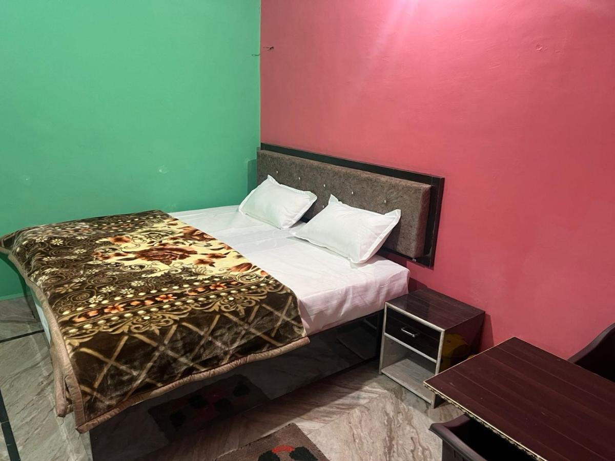 Indiana Home Stay Кхаджурахо Экстерьер фото