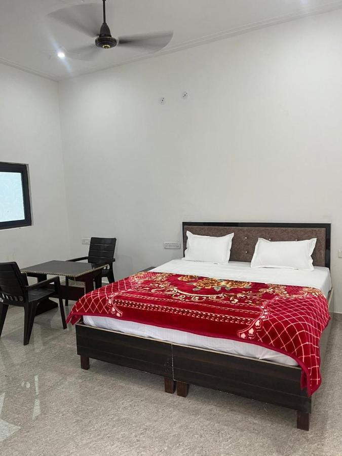 Indiana Home Stay Кхаджурахо Экстерьер фото